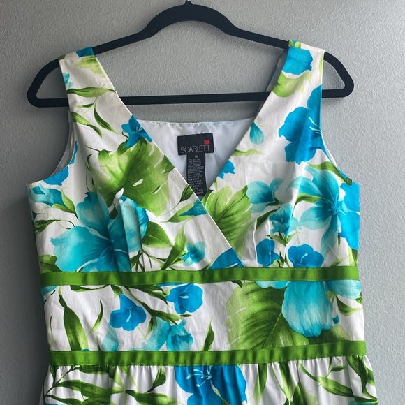 Scarlett Women’s Dress - Picture 2 of 5